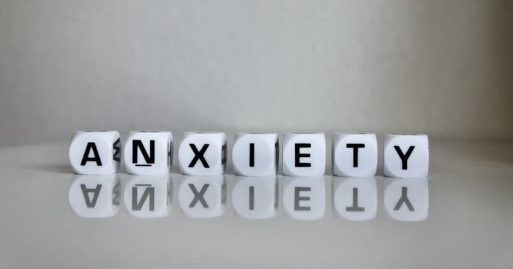 Ansiedade, depressão e insônia ao mesmo tempo: por que a cannabis medicinal pode ser a peça que faltava