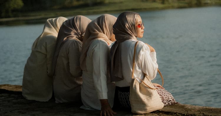 Menopausa e cannabis medicinal: o que ninguém está te contando sobre fogachos, sono e humor